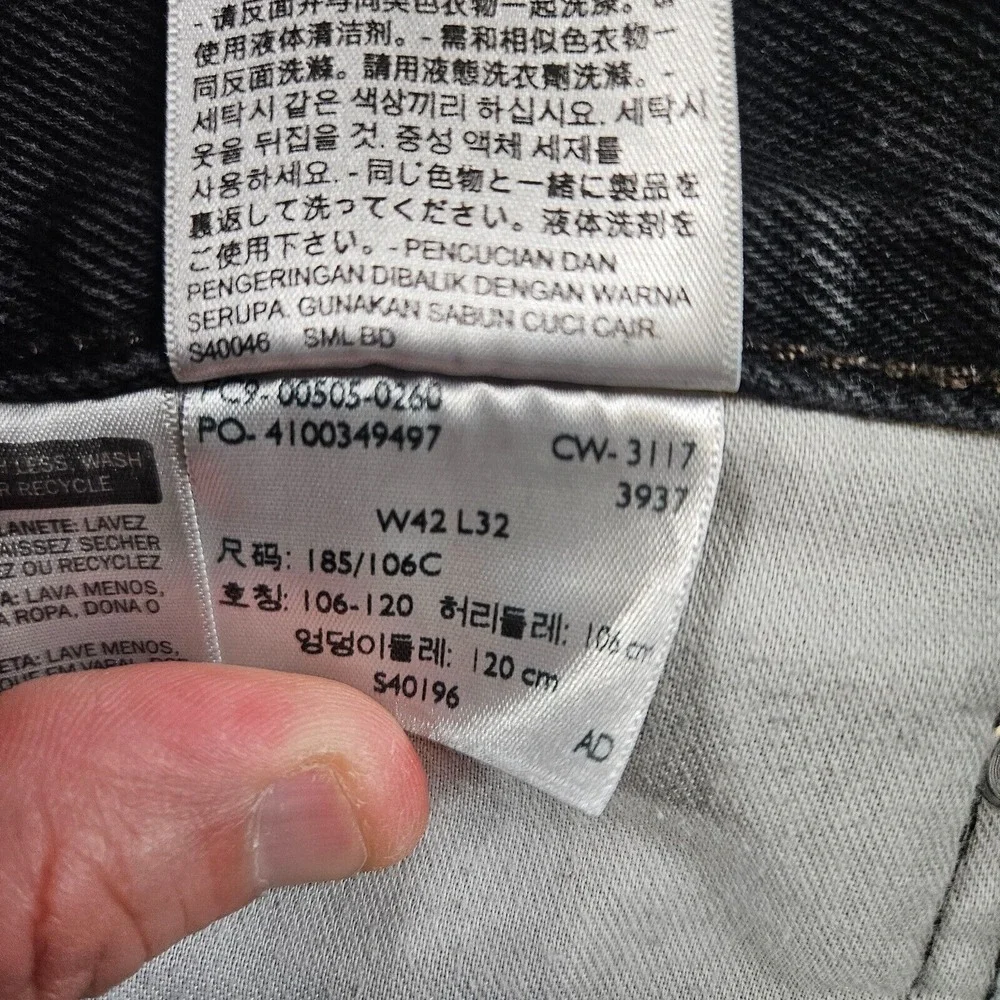 Levi's 505 Jeans Men 42 x 32 Zip Fly‎ Black